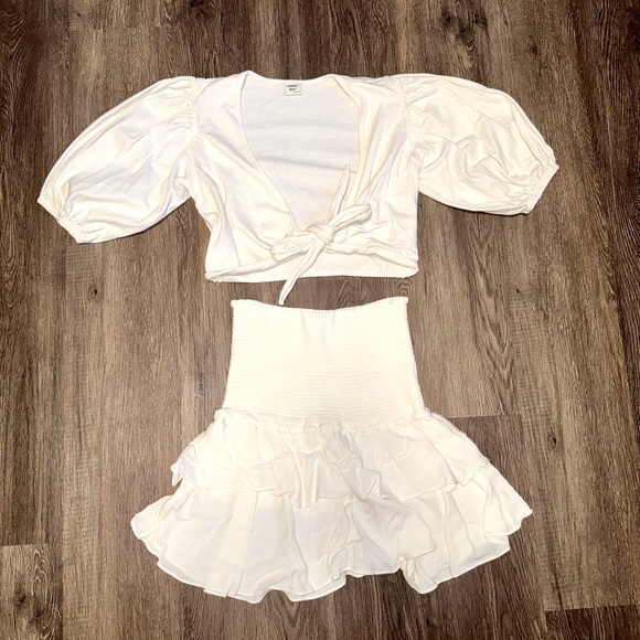 Aritzia Sunday Best Cream Set Front Tie Cropped Top Smocked Ruffle Skirt Size Sm - Picture 2 of 8